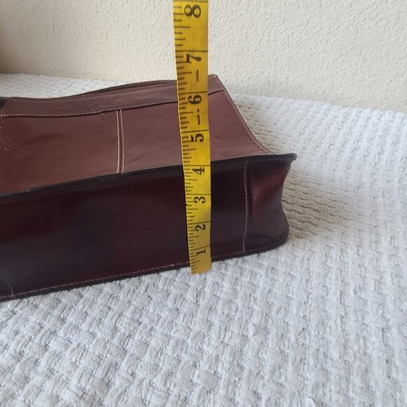 Fossil Classic Brown Leather Shoulder Bag - Picture 7 of 7